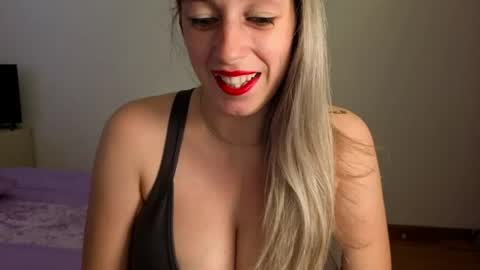 Snapshot of tateisblonde chatting on 07/03/26, 01:17 tateisblonde online show from 07/03/26, 01:17