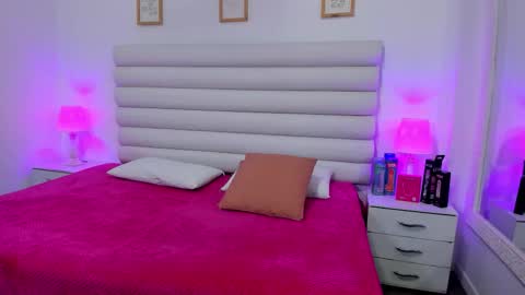 tatiana_arboleda online show from 10/27/25, 11:03