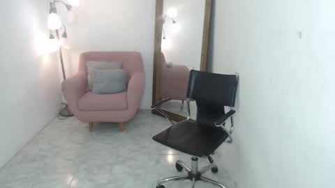 Snapshot of tatiana_oconell2 chatting on 11/03/25, 02:57 isabel online show from 11/03/25, 02:57