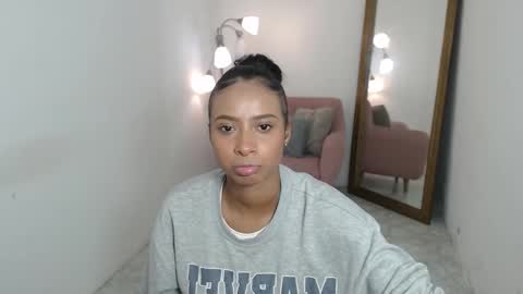 Snapshot of tatiana_oconell2 chatting on 02/09/26, 02:37 isabel online show from 02/09/26, 02:37