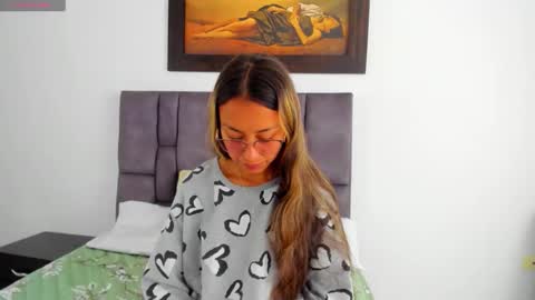 Snapshot of tatiana_valencia chatting on 06/06/26, 02:33 Tati online show from 06/06/26, 02:33