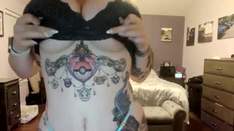 Snapshot of tattedlasirena chatting on 10/06/25, 11:51 La Sirena online show from 10/06/25, 11:51