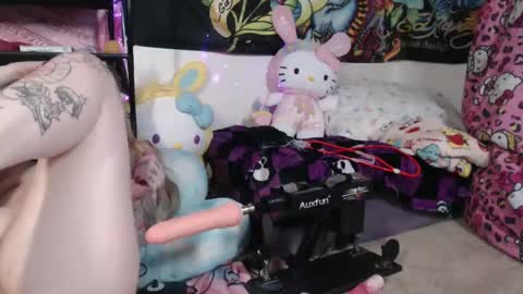 Snapshot of tattedthickandpretty chatting on 01/02/25, 09:00 TattedThickandPretty online show from 01/02/25, 09:00