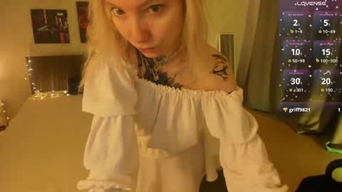 Snapshot of tattoo_artbaby chatting on 04/10/26, 01:00 tattoo_artbaby online show from 04/10/26, 01:00