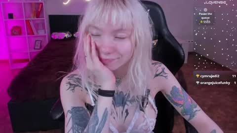 Snapshot of tattoo_artbaby chatting on 04/14/26, 01:00 tattoo_artbaby online show from 04/14/26, 01:00