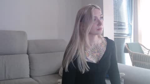 Snapshot of tattoobbgirl chatting on 12/16/25, 02:11 tattoobbgirl online show from 12/16/25, 02:11