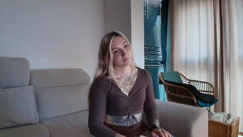 Snapshot of tattoobbgirl chatting on 01/16/26, 04:55 tattoobbgirl online show from 01/16/26, 04:55