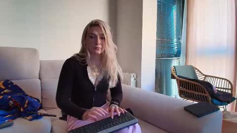 Snapshot of tattoobbgirl chatting on 01/19/26, 11:47 tattoobbgirl online show from 01/19/26, 11:47