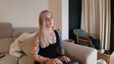 Snapshot of tattoobbgirl chatting on 02/11/26, 06:57 tattoobbgirl online show from 02/11/26, 06:57