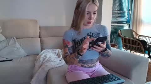 Snapshot of tattoobbgirl chatting on 02/21/26, 04:30 tattoobbgirl online show from 02/21/26, 04:30