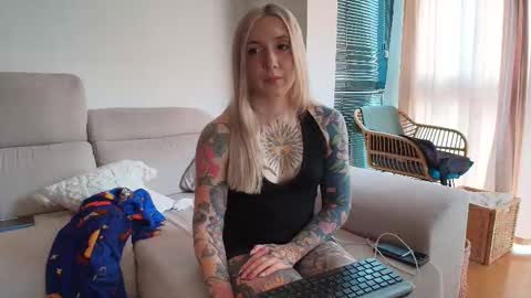 Snapshot of tattoobbgirl chatting on 02/25/26, 04:16 tattoobbgirl online show from 02/25/26, 04:16