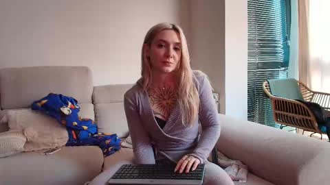 Snapshot of tattoobbgirl chatting on 03/03/26, 04:46 tattoobbgirl online show from 03/03/26, 04:46