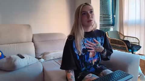 Snapshot of tattoobbgirl chatting on 03/07/26, 05:10 tattoobbgirl online show from 03/07/26, 05:10