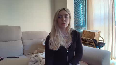 Snapshot of tattoobbgirl chatting on 03/16/26, 01:59 tattoobbgirl online show from 03/16/26, 01:59