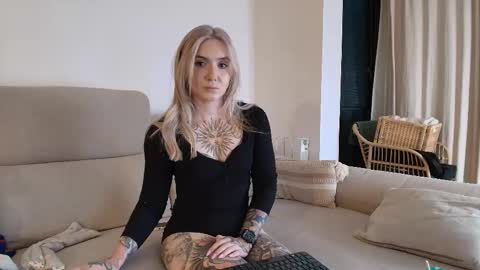 Snapshot of tattoobbgirl chatting on 03/21/26, 06:33 tattoobbgirl online show from 03/21/26, 06:33