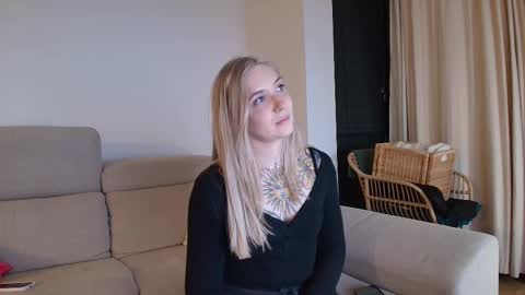 Snapshot of tattoobbgirl chatting on 03/27/26, 08:41 tattoobbgirl online show from 03/27/26, 08:41