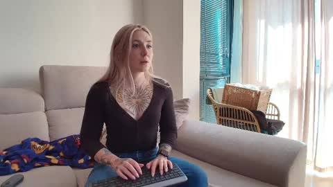 Snapshot of tattoobbgirl chatting on 04/04/26, 02:58 tattoobbgirl online show from 04/04/26, 02:58