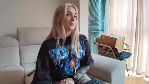 Snapshot of tattoobbgirl chatting on 04/11/26, 01:26 tattoobbgirl online show from 04/11/26, 01:26
