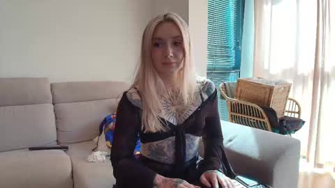 Snapshot of tattoobbgirl chatting on 04/17/26, 03:37 tattoobbgirl online show from 04/17/26, 03:37
