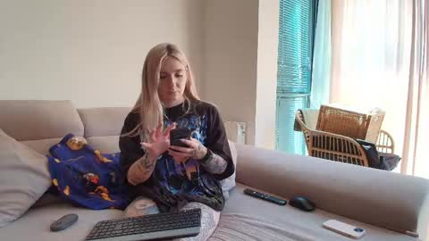 Snapshot of tattoobbgirl chatting on 04/22/26, 02:18 tattoobbgirl online show from 04/22/26, 02:18