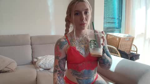 Snapshot of tattoobbgirl chatting on 05/04/26, 02:46 tattoobbgirl online show from 05/04/26, 02:46