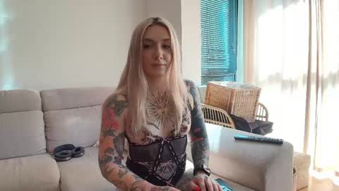Snapshot of tattoobbgirl chatting on 05/06/26, 03:28 tattoobbgirl online show from 05/06/26, 03:28