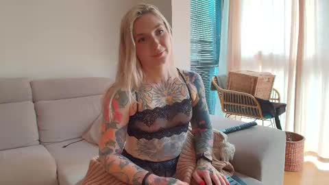 Snapshot of tattoobbgirl chatting on 05/08/26, 04:45 tattoobbgirl online show from 05/08/26, 04:45