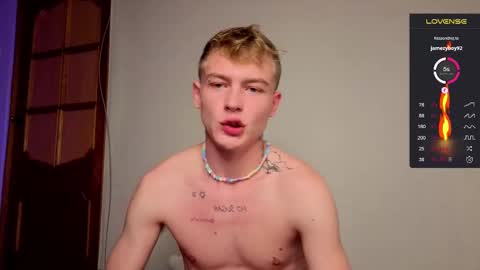 Snapshot of tattooed666cat chatting on 09/17/25, 04:41 Alex but u can call me Theo online show from 09/17/25, 04:41