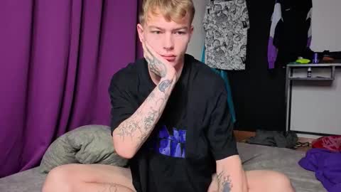 Snapshot of tattooed666cat chatting on 10/01/25, 04:51 Alex but u can call me Theo online show from 10/01/25, 04:51