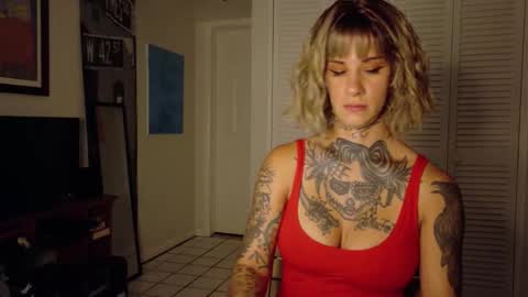 Snapshot of tattooed_natalia chatting on 10/28/25, 08:51 Natalia 3 online show from 10/28/25, 08:51