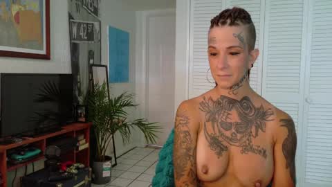 Snapshot of tattooed_natalia chatting on 04/18/26, 07:58 Natalia 3 online show from 04/18/26, 07:58