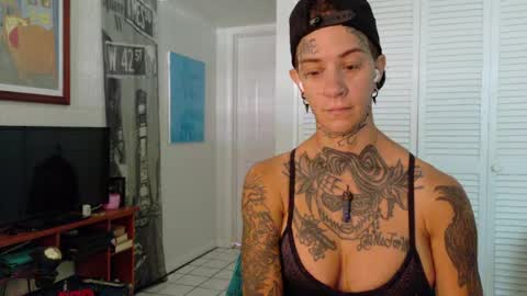 Snapshot of tattooed_natalia chatting on 05/06/26, 02:22 Natalia 3 online show from 05/06/26, 02:22