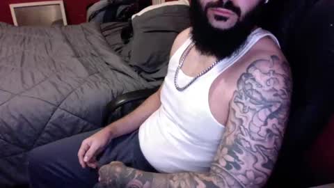 Snapshot of tattooedandbearded22 chatting on 10/19/25, 05:41 tattooedandbearded22 online show from 10/19/25, 05:41
