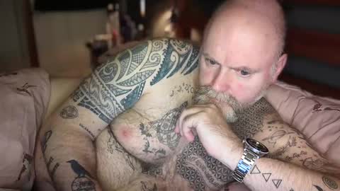 Snapshot of tattooeddilf01 chatting on 01/22/25, 01:20 Tattooeddilf 01 online show from 01/22/25, 01:20
