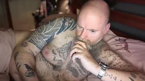 Snapshot of tattooeddilf01 chatting on 01/22/25, 10:59 Tattooeddilf 01 online show from 01/22/25, 10:59