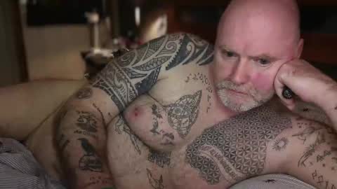 Tattooeddilf 01 online show from 04/17/26, 11:19