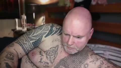 Tattooeddilf 01 online show from 05/05/26, 10:51