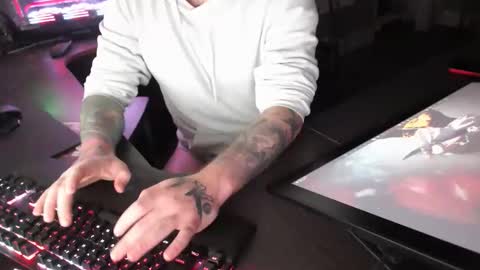 Snapshot of tattoosboys69 chatting on 11/22/25, 08:02 tattoosboys69 online show from 11/22/25, 08:02