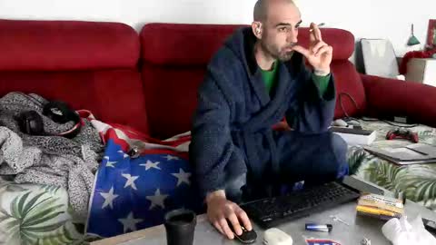 Snapshot of tatuadorhotxxx chatting on 12/21/25, 10:28 Tatuado20cm online show from 12/21/25, 10:28