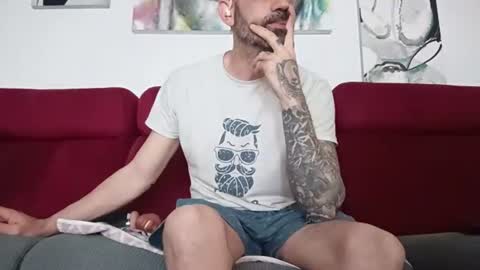Snapshot of tatuadorhotxxx chatting on 05/05/26, 01:57 Tatuado20cm online show from 05/05/26, 01:57