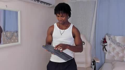 tau_montes online show from 11/19/25, 04:34