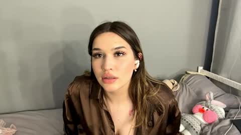 Mia online show from 04/20/26, 11:24