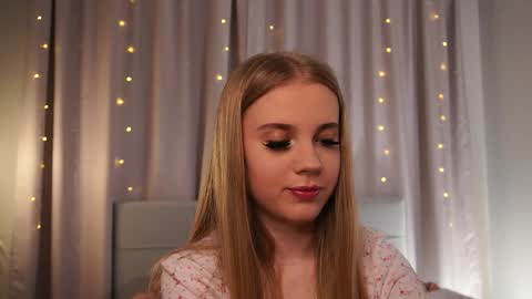 Taya online show from 05/15/26, 05:09