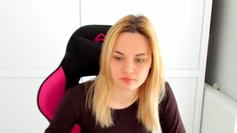Snapshot of tayla_shy chatting on 05/12/26, 06:32 Tay online show from 05/12/26, 06:32