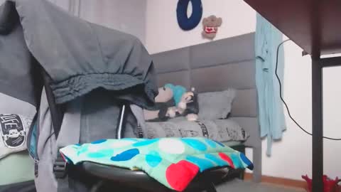 Snapshot of tayler_and_alina chatting on 02/23/25, 03:24 MARCELO MILK online show from 02/23/25, 03:24
