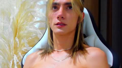 Snapshot of tayler_swift1 chatting on 10/30/25, 12:12 tayler_swift1 online show from 10/30/25, 12:12