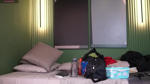 Teylor  Kim online show from 10/02/25, 06:37