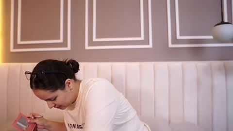 Teylor  Kim online show from 11/30/25, 04:44