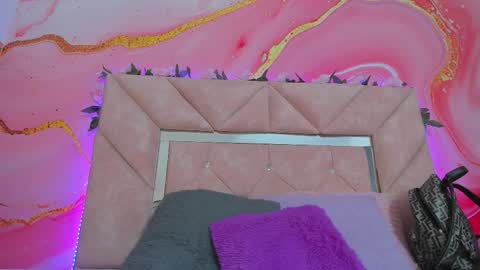 Snapshot of taylor__cooper_ chatting on 11/19/25, 06:30 Sarah online show from 11/19/25, 06:30