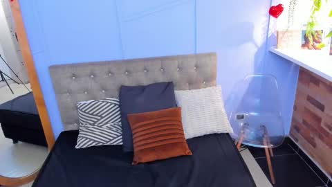 Taylor Bennet online show from 10/23/25, 12:04